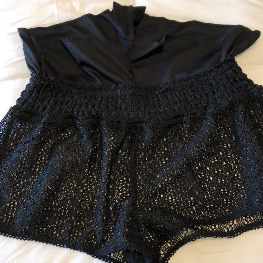 Shell Net Layered Like Polyester Shorts Med. - image 8